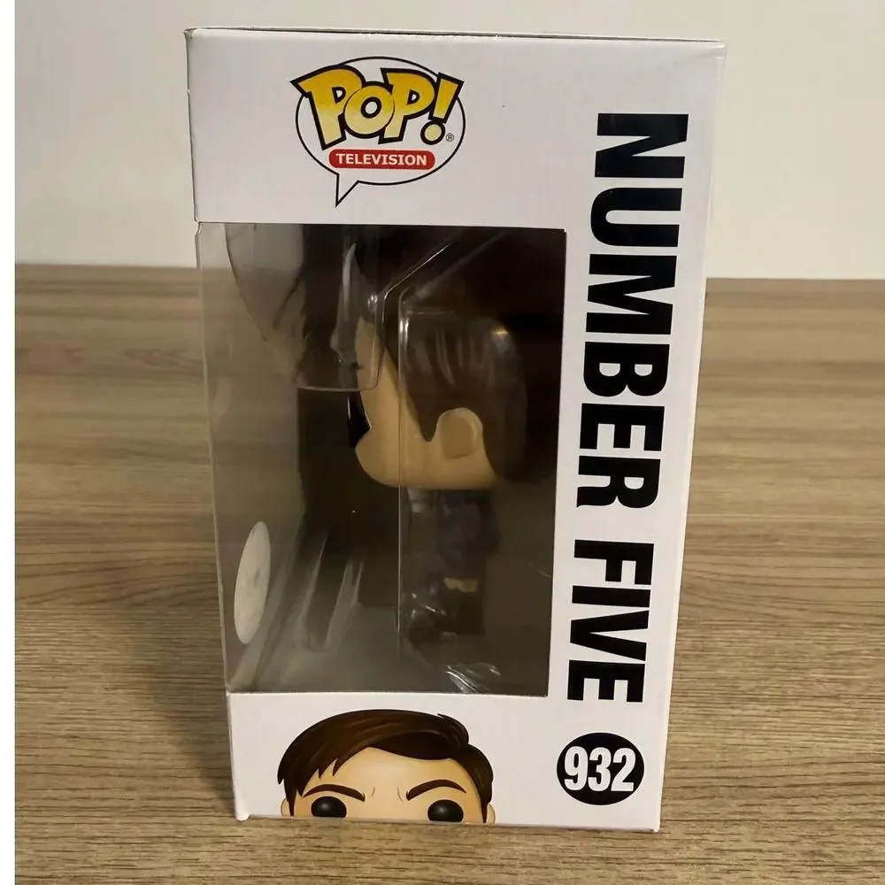 Funko Pop Television The Umbrella Academy Number Five 932 Chase Limited Edition - Picture 2 of 7